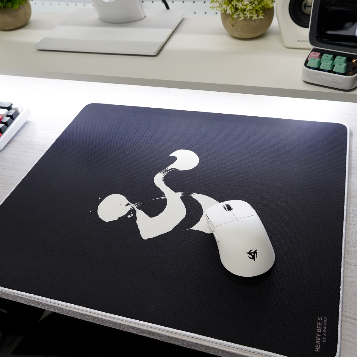 FumoColle x MURASH GAMING Gaming Mouse Pad X-Raypad Heavy Bee S "Fu"