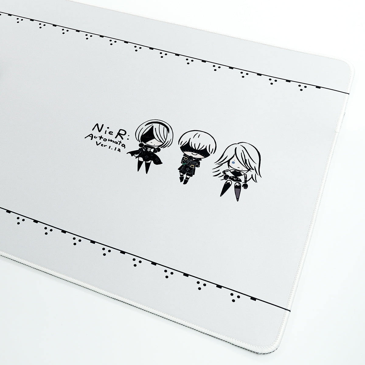 ふもコレ × ニーアオートマタ マウスパッド A 白